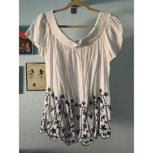 Off shoulder print shirt